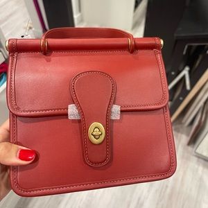 Coach Willis , new in Red Sand